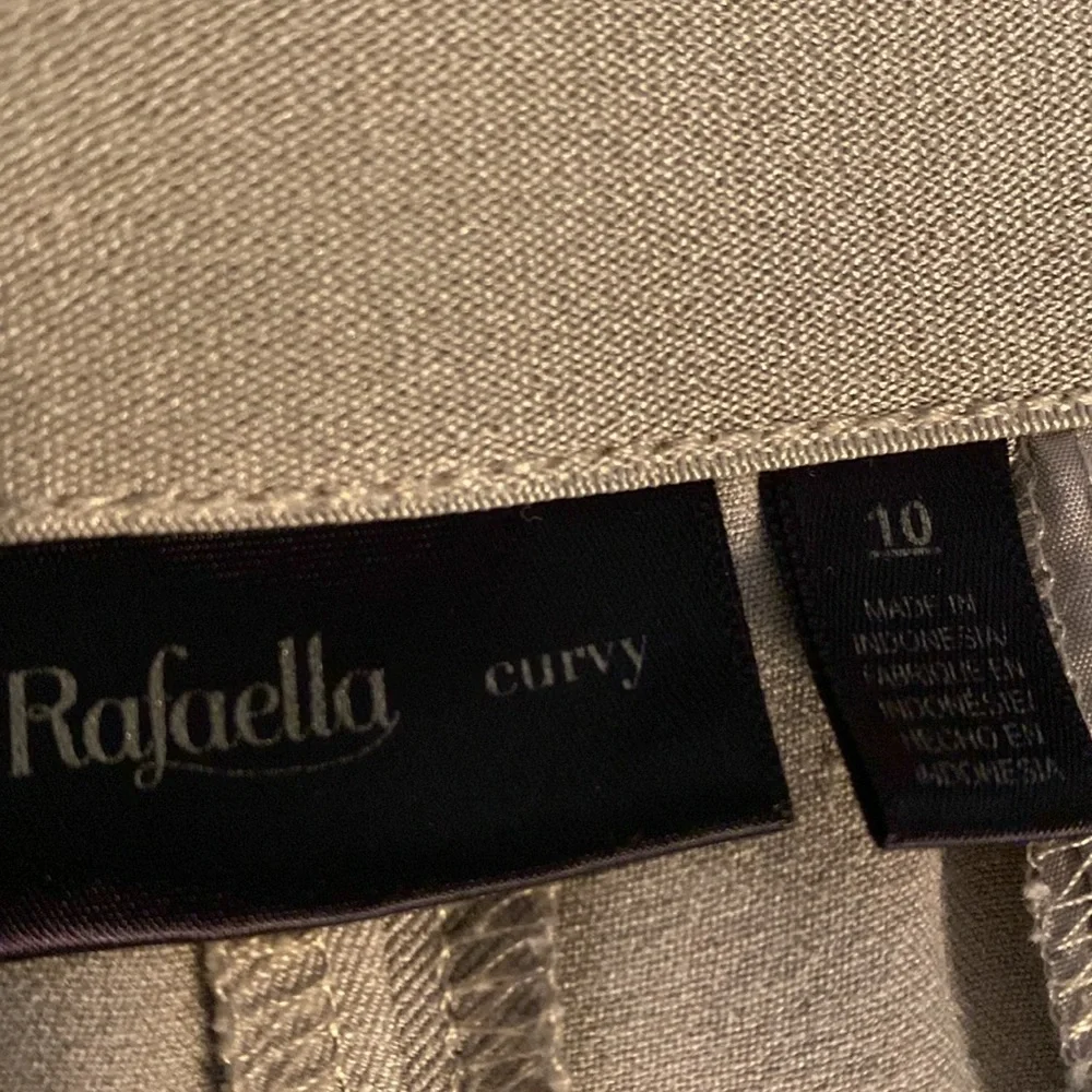 Rafaella light tan pants size 10 curvy - Picture 2 of 4